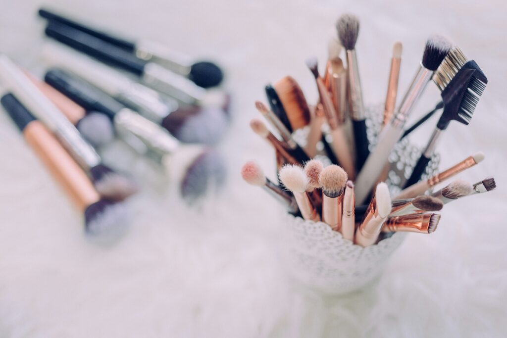 Makeup brushes and accessories